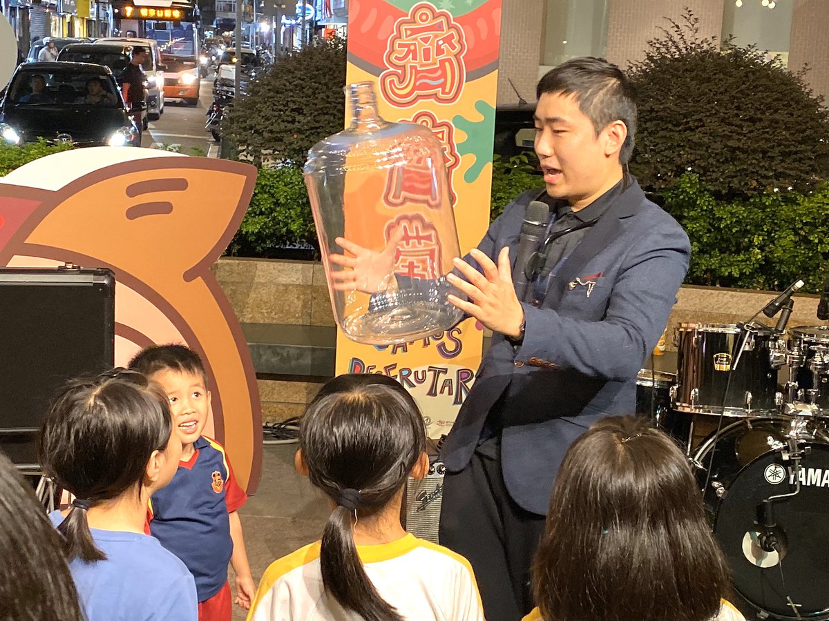 macauyoungmagic's tweet image. 感謝 澳門貿促局的邀請 , 為 澳門齊齊葡2019葡語國家及澳門產品特色市集，作魔術表演。

＃澳門文創 ＃澳門魔術會 #澳門魔術協會 
＃澳門青年文創魔術協會 #魔術表演  #澳門魔術師
#澳門齊齊葡
