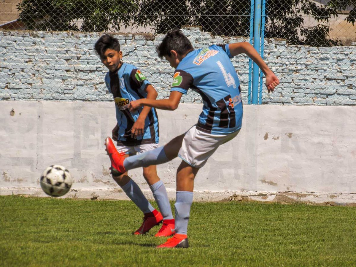DePartidased's tweet photo. 🏆 Copa de Oro, Plata y Bronce
Resultados de la 10ª fecha del fútbol infanto juvenil ⚽️
@moldesbelgrano recibió a Atenas B; @ToroClubSyD y @evertonmoldes jugaron en Río Cuarto contra Renato Cesarini y San Cayetano.

👉 https://t.co/bkM01bttye

#DePartida #Deportes #Futbol https://t.co/rmHLE1eig3