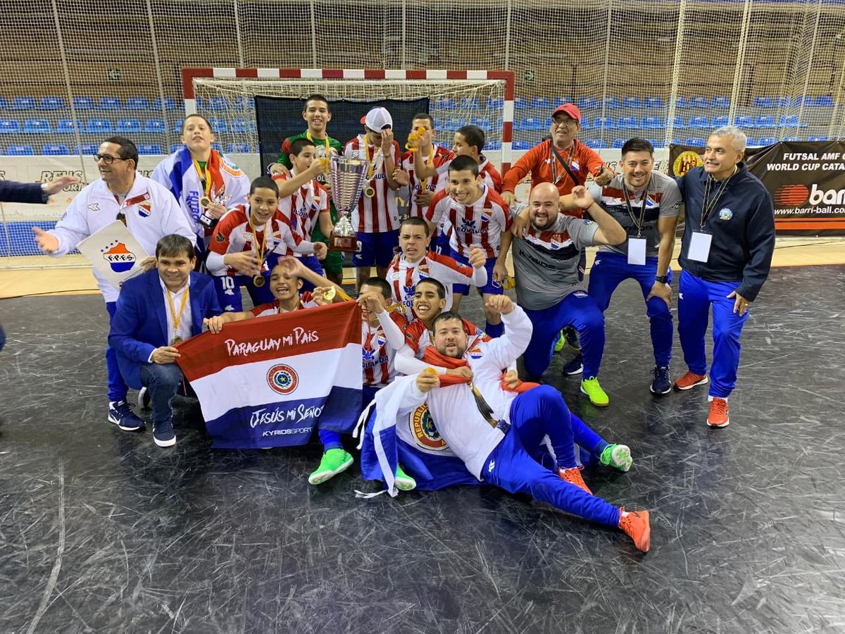 CamiloPerezLM's tweet image. Mis felicitaciones a la Selección de Fútbol de Salón C13 por consagrarse Campeón Mundial Invicto !! Nuestra bandera en lo más alto del podio !! #ParaguayPuede !! 🇵🇾 @salonismo_py @coparaguay