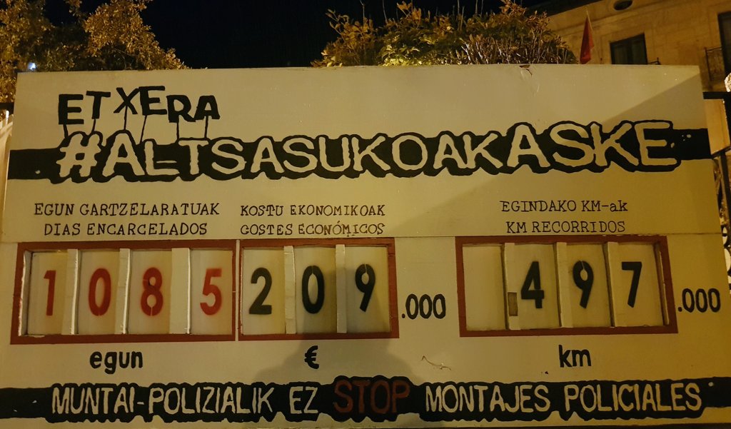 Altsasugurasoak's tweet photo. Adur, Oihan y Adur llevan 1085 días en la cárcel. #AltsasukoakASKE

Jonan, Julen, Iñaki y Aratz cumplen 551 días presos. #Altsasu

El resultado de una #justicia despiadada y vengativa que no duda en llevarse por delante la juventud de siete personas. La crueldad no tiene límite. https://t.co/QI6NArSfdV