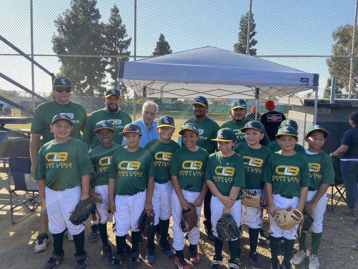 This legend is at our scrimmage...scouting :) Gonna see if he can give some pointers to the boys! 😉