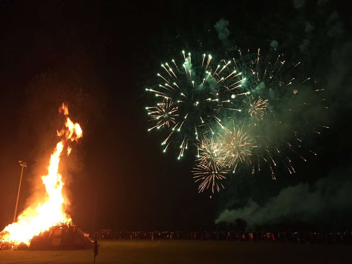 Cracking fireworks display this evening 👍 Thank you @WitneyRFC for a great event👏 #SundaySpecial #GoodToBeHome