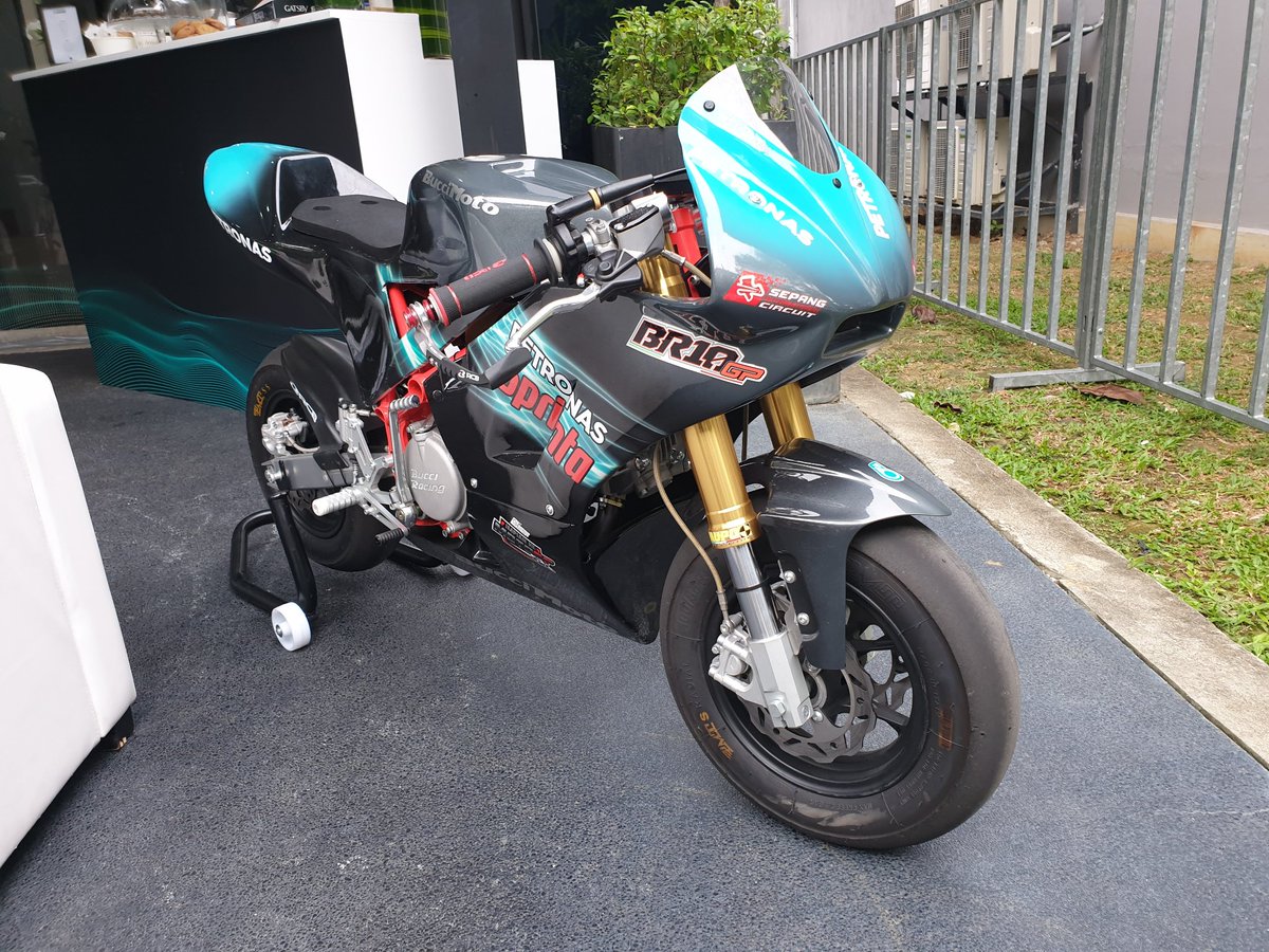 kapilricky's tweet photo. @SPNSportsIndia @YamahaMotoGP @India_Yamaha @BLRAirport @MotoGP @Acharyaempire @TourismMalaysia @MalaysiaAirways @blessedkamal @umeshkumar874 @DantusHelen @rj_foryou @AmanChoudhry20 What an awesome day at #MalysianGp, #Yamahas were on fire as took first podium by #Vinale and 4th by #Rossi #vr46๐๐ฅฐ , feel sad for fabio as his pole position wasn't rewarded. Thanks to #Yamaha for revving my heart๐๐ #YesYamaha #RevvYourHeart https://t.co/L7aDuEAEay