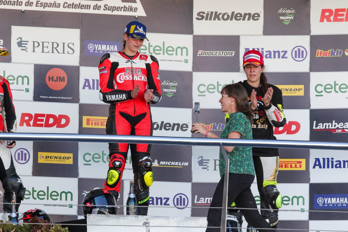 ciudadjerez's tweet photo. 🏆 Entrega de premios en las carreras #Superbike y Superbike femenino con la presencia institucional de la vicepresidenta de Cirjesa, @Lalvarezcabrera 

@circuitodejerez 

#ESBK

#JerezEsMotor 🙌 https://t.co/71vxqFacuZ