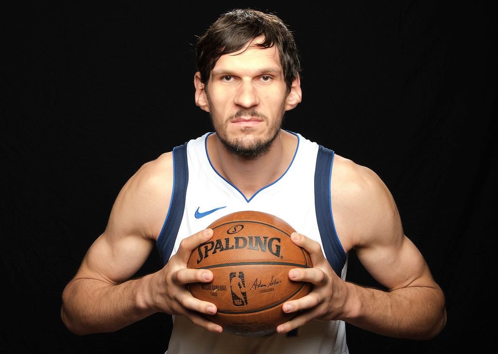 Back 2 Back 🇵🇹🇧🇷 on X: CURIOSIDADE INÚTIL DO DIA: Altura da mãe do  Boban Marjanovic: 1.68 m Altura do pai do Boban Marjanovic: 1.75 m Altura  do Boban Marjanovic: 2.24 m