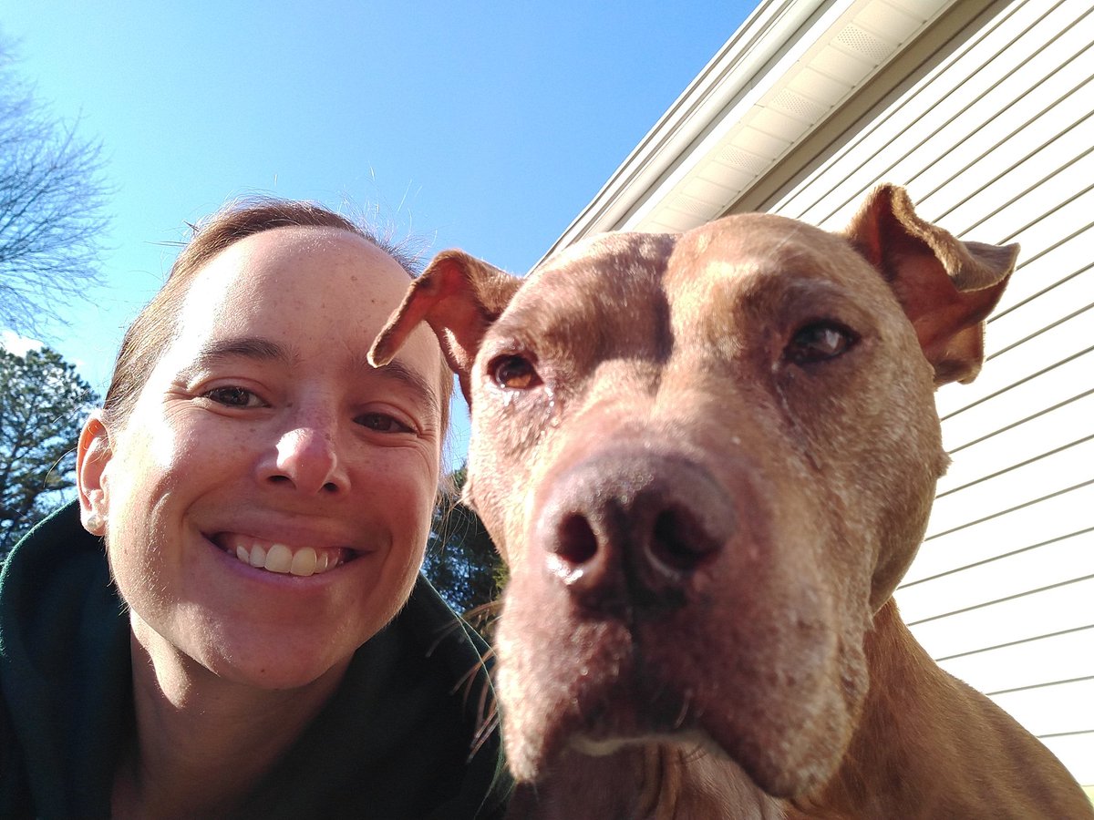 grahamjennifer2's tweet photo. Anyone who knows me knows how much I hate the cold. So blessed to have this time to get some professional reading done outside today with Zoey! #warmfallday #leavesdoneonSaturday https://t.co/zUJPZSF9nW