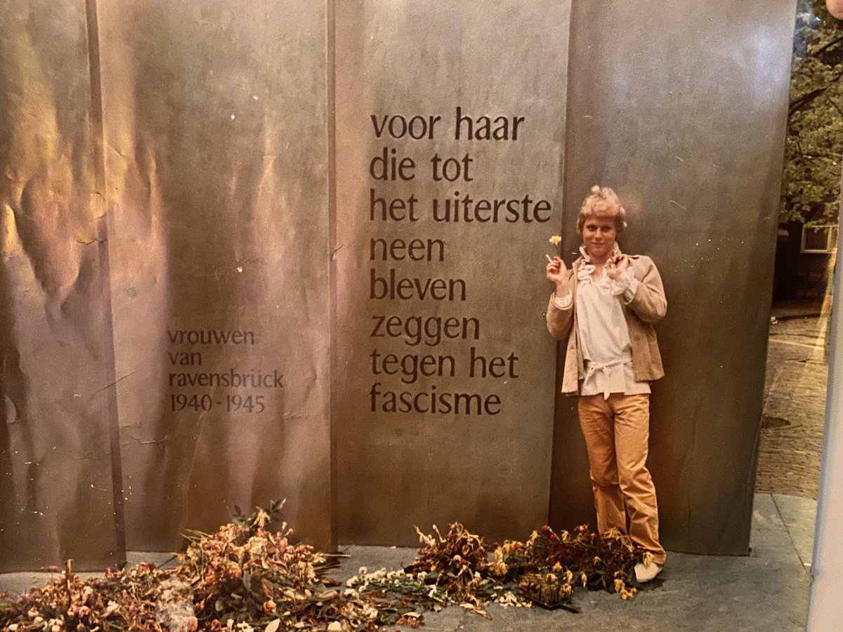 Ter nagedachtenis aan ⁦<a href="/theovangogh/">Theo van Gogh</a>⁩, gevallen in de strijd voor het vrije woord. Foto: Hans Verhagen