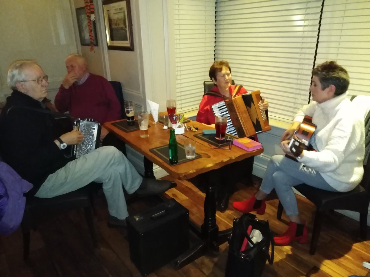 Impromptu or Surprise? The great Tom Fleming joining with former Kingdom Ceili duo Maire Begley and Mary Conroy at O Riada's, Ballymacelligott!