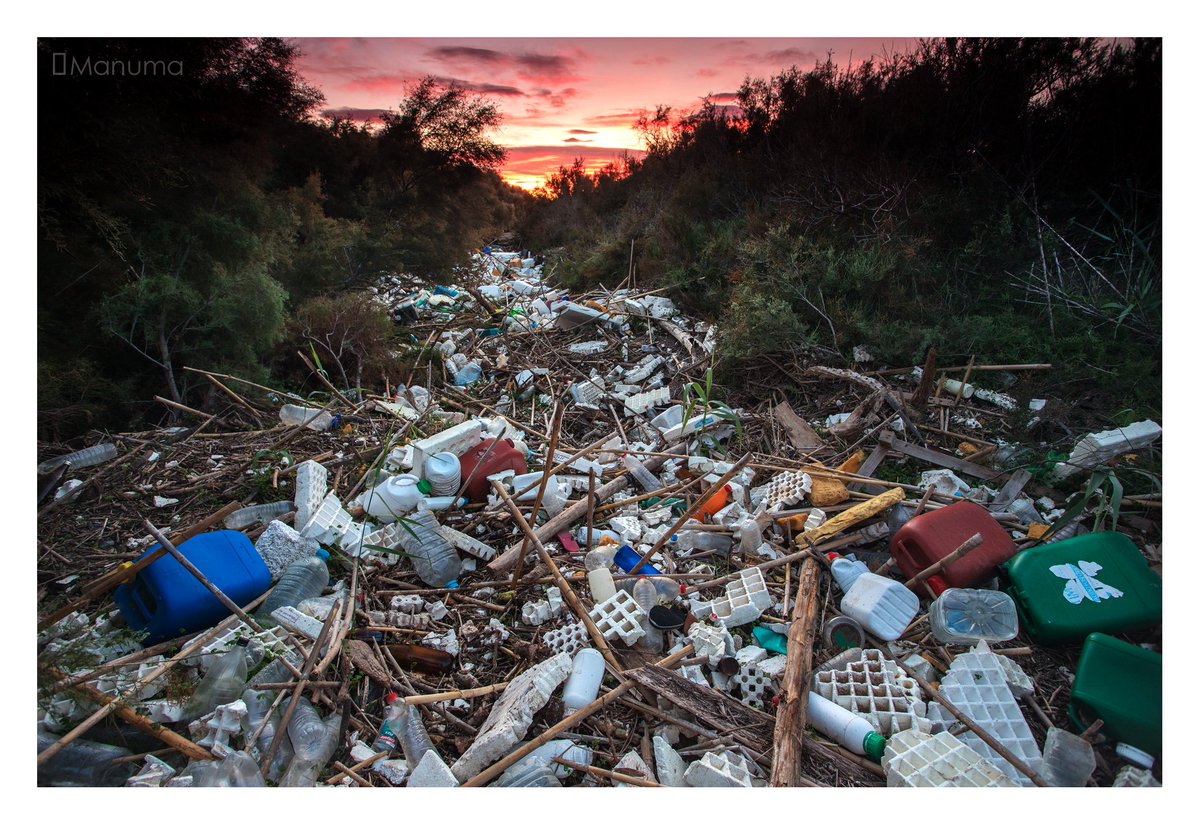 Os habéis enterado de lo que está pasando en Almería??
El río de la basura, la provincia del Plástico #Almeríasaleganando o #Almeríasaleperdiendo??
Voy a empezar a publicar también por aquí...
Me  ayudas? Gracias!
Este lugar se ha limpiado hoy, por voluntarios.