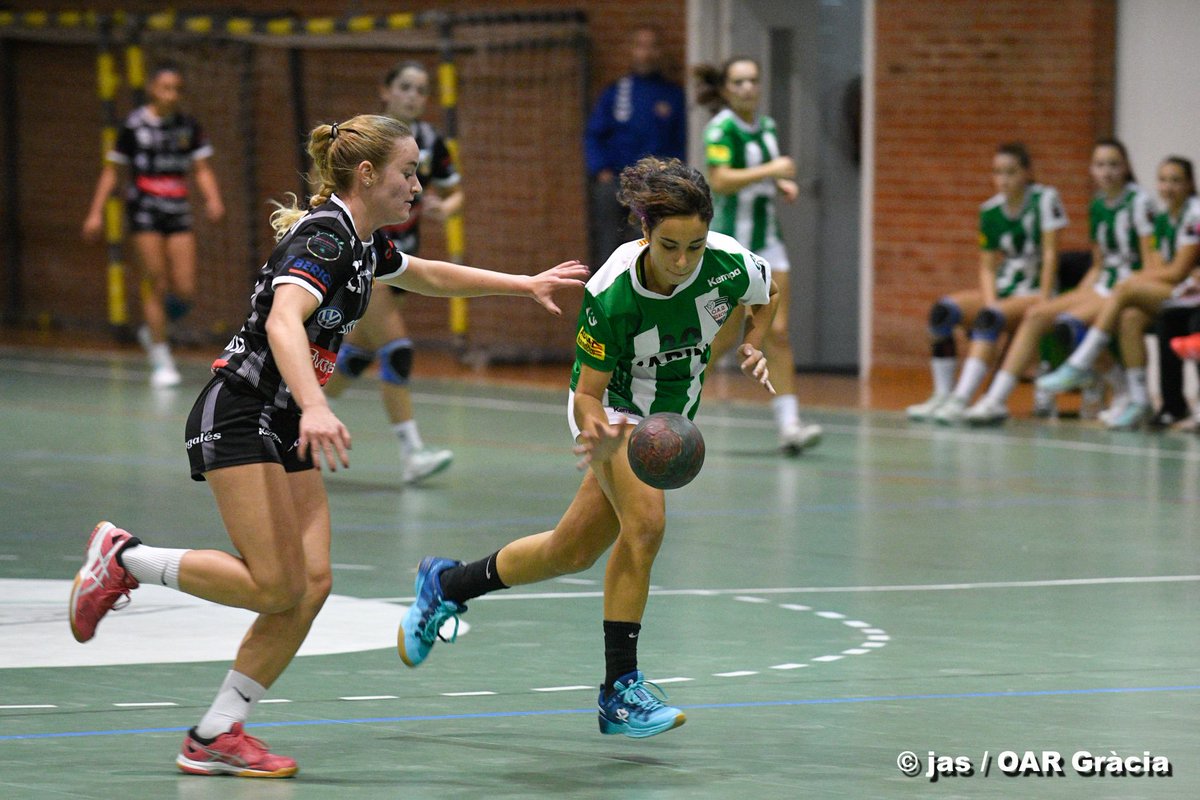 oargracia's tweet photo. Al web (IMATGES) hi ha la galeria de 📷 de l'@oargracia "A" - @bmlaroca (1953) de Lliga Catalana Juvenil Femenina.
#forçaOAR @sbdesport https://t.co/JcI4V7vGGL