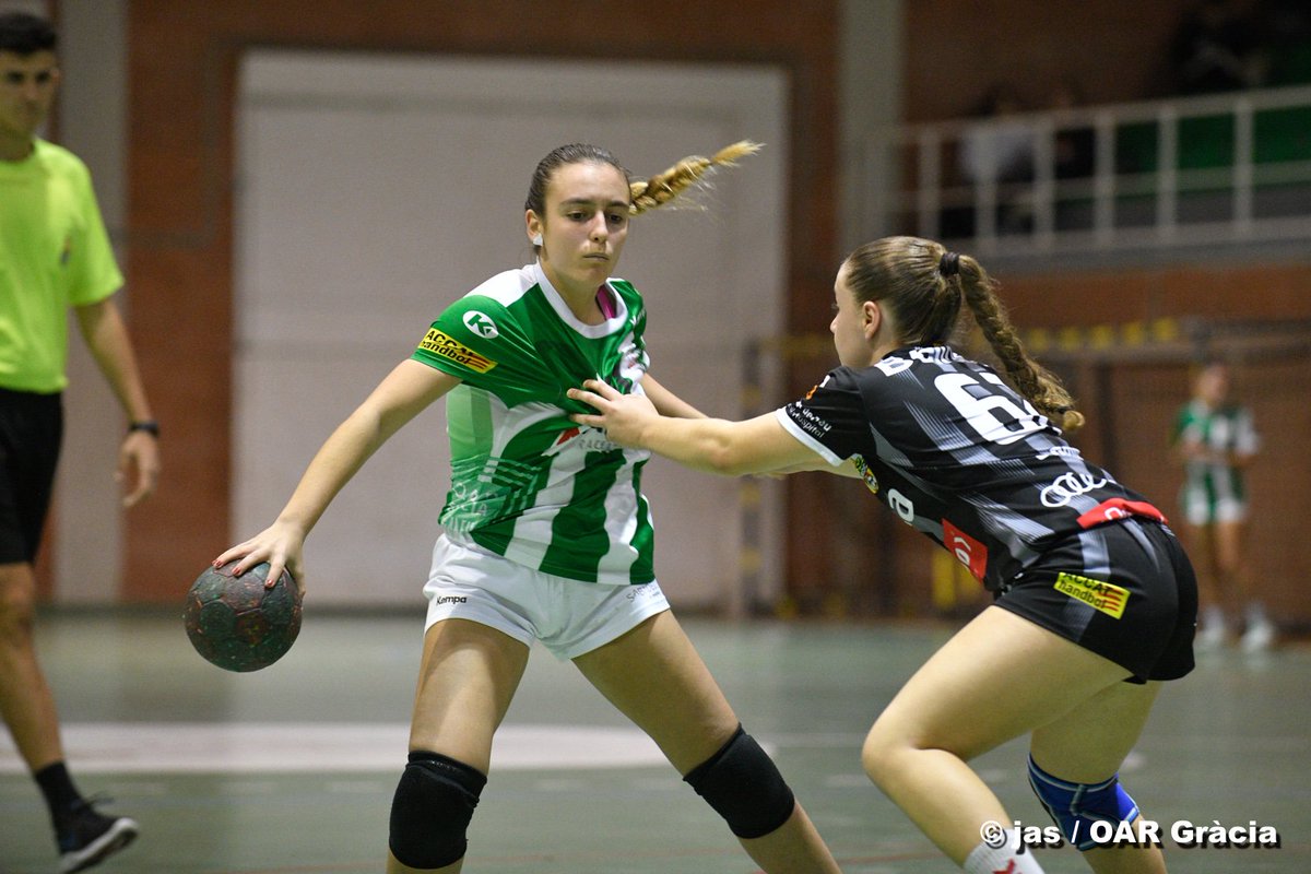 oargracia's tweet photo. Al web (IMATGES) hi ha la galeria de 📷 de l'@oargracia "A" - @bmlaroca (1953) de Lliga Catalana Juvenil Femenina.
#forçaOAR @sbdesport https://t.co/JcI4V7vGGL