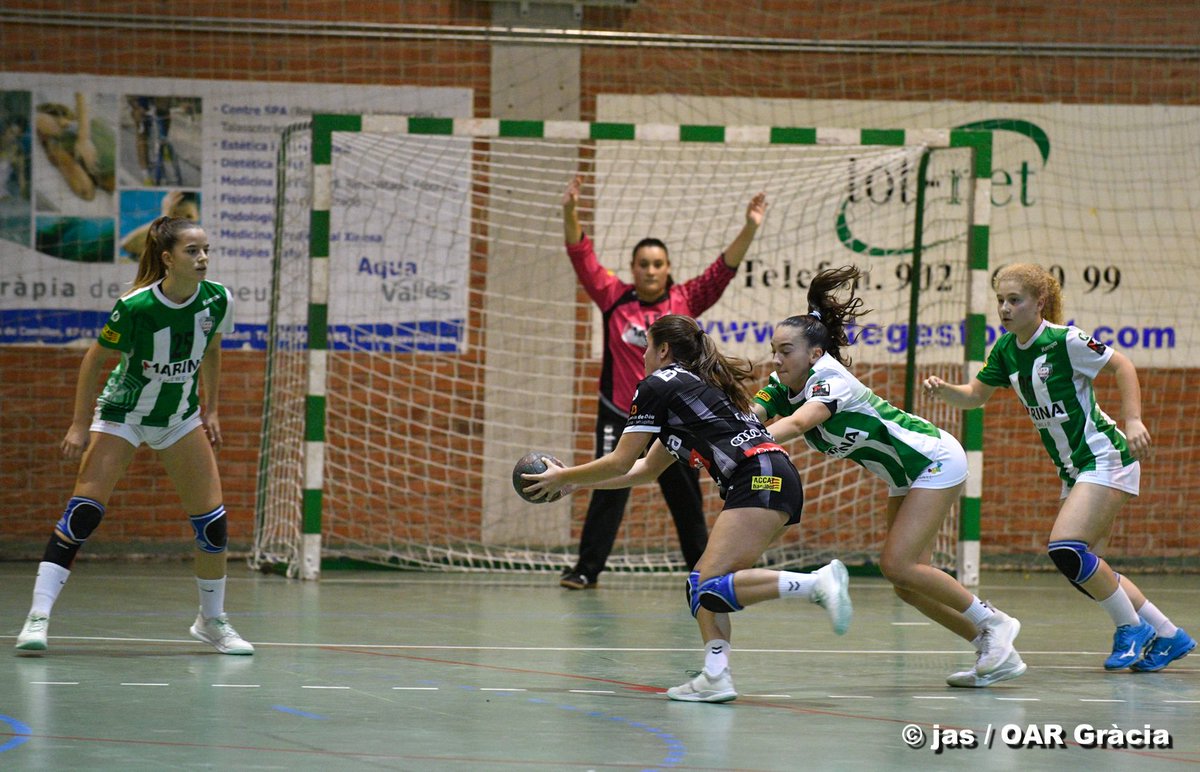 oargracia's tweet photo. Al web (IMATGES) hi ha la galeria de 📷 de l'@oargracia "A" - @bmlaroca (1953) de Lliga Catalana Juvenil Femenina.
#forçaOAR @sbdesport https://t.co/JcI4V7vGGL