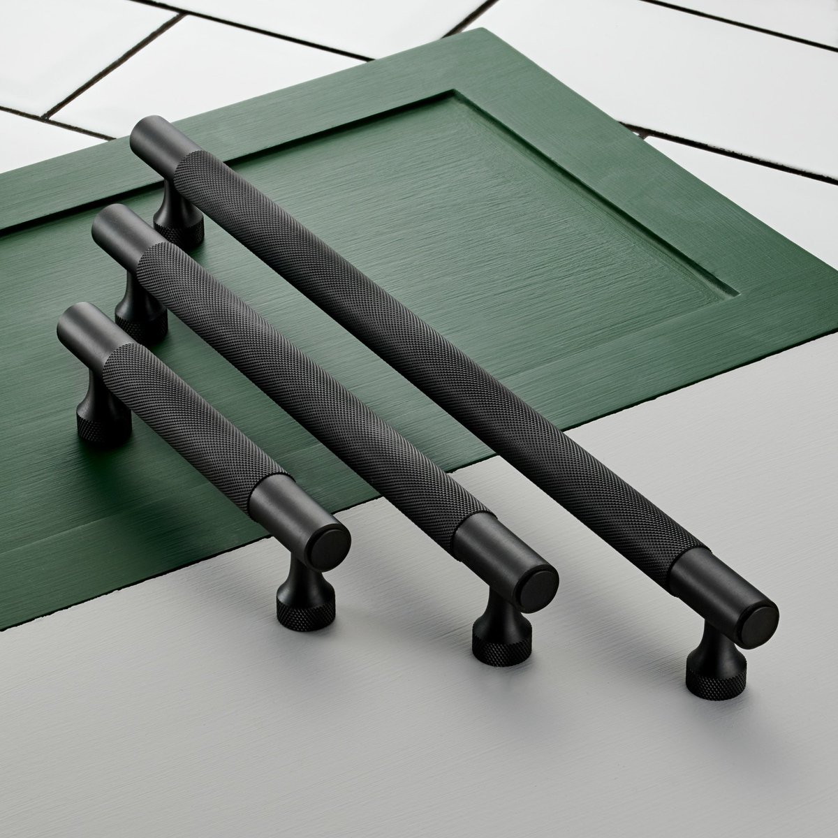 Pushkahome's tweet photo. CHECK IT OUT!
Gunmetal Grey knurled handles 🤘
Shown here next to @farrowandball #cornforthwhite
and #duckgreen
.
https://t.co/yugRDVg8cp https://t.co/SydNZun9Cg