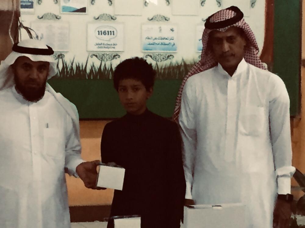 mabtmksa's tweet photo. تم تكريم الطلاب المنتظمين خلال الترم 
 اليوم الاحد الموافق ٦/ ٣ / ١٤٤١هـ
من قبل قائد المدرسة الاستاذ / طلال القارحي @omiymakkah https://t.co/RQQUhaXZ3M