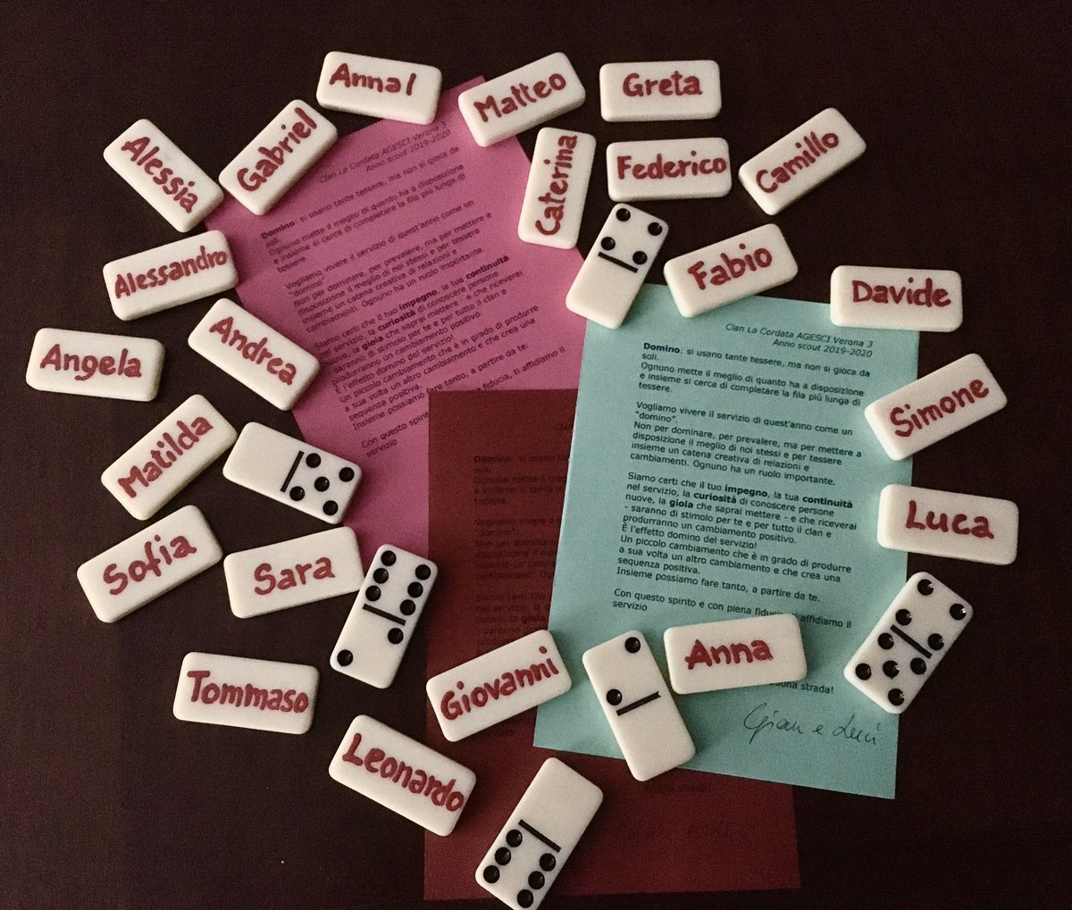 Il servizio di quest’anno come un #domino.
Per mettere a disposizione il meglio di noi stessi e per tessere insieme una catena creativa di relazioni e cambiamenti. 
Ognuno ha un ruolo importante: è l’effetto domino del #servizio!
#buonastrada #clanLaCordata