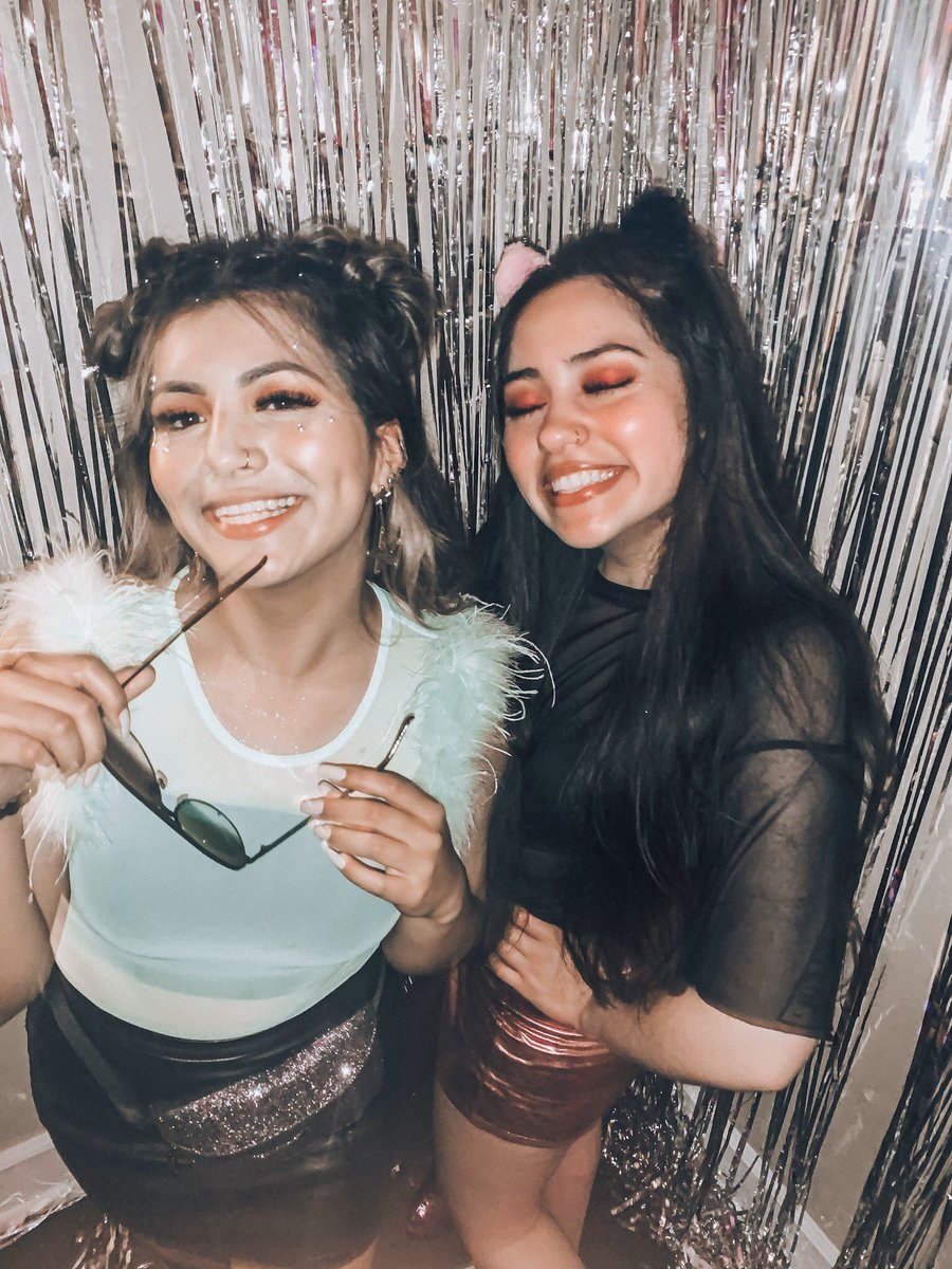 UICAlphaTau's tweet photo. We had such a ~spooky~ fun halloweekend with sisters!!!🎃🕸 https://t.co/JU6B9erA4E