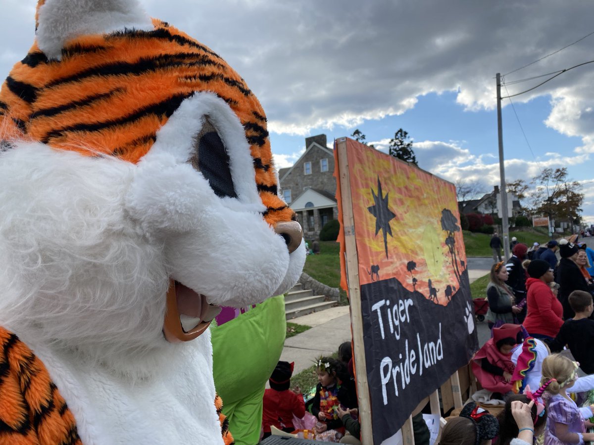 BASDFtHill's tweet photo. These Tigers are Parade Ready. 
🐯🐾🎃 https://t.co/a8uLGOqXfd