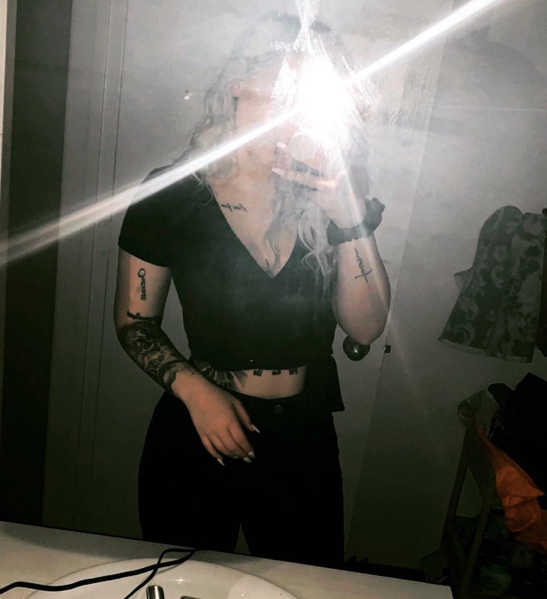 Bailie_Marie101's tweet photo. "I feel more together when I am a mess"🖤 
·
·
·
·
@nfrealmusic @bridge_fit #nftattoos #tattoos #likethislyrics #nflyrics #nfrealmusic #AExME #americaneagle #blackonblack #mirrorselfie #flash @americaneagle https://t.co/9j68290CMI