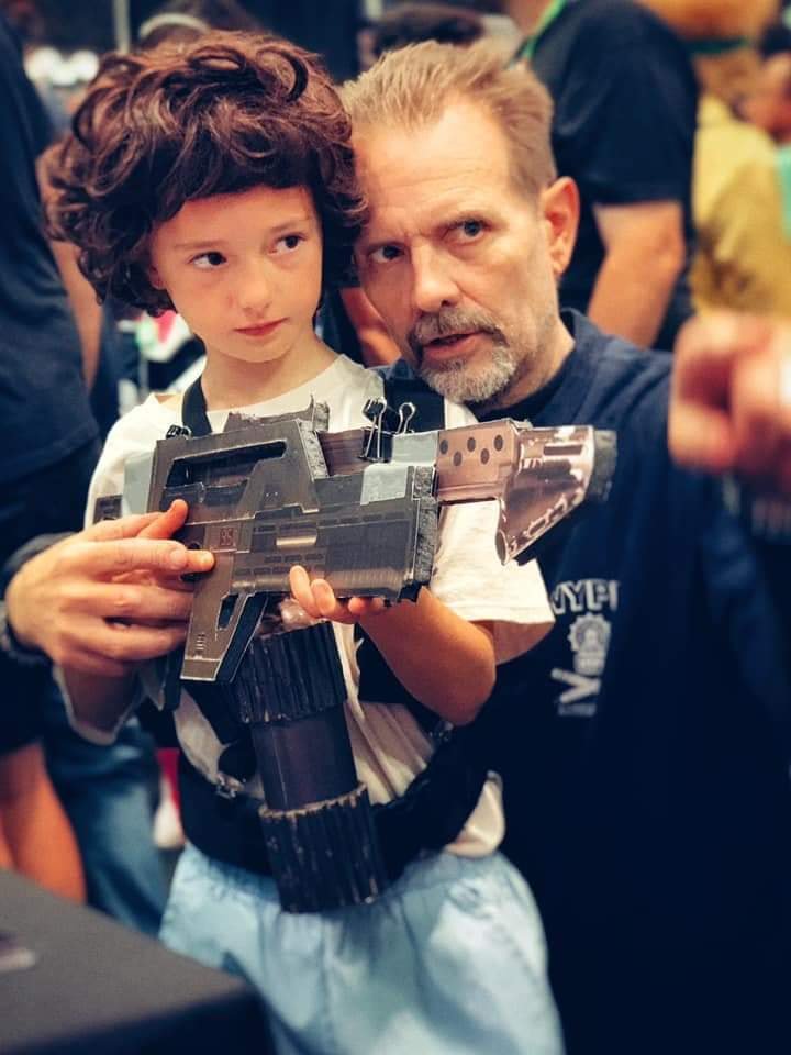 Dwayne and Ellen together again.
The cutest cosplay ever.
If you know who took the original image, please tell us so we can credit them.
- Jamie