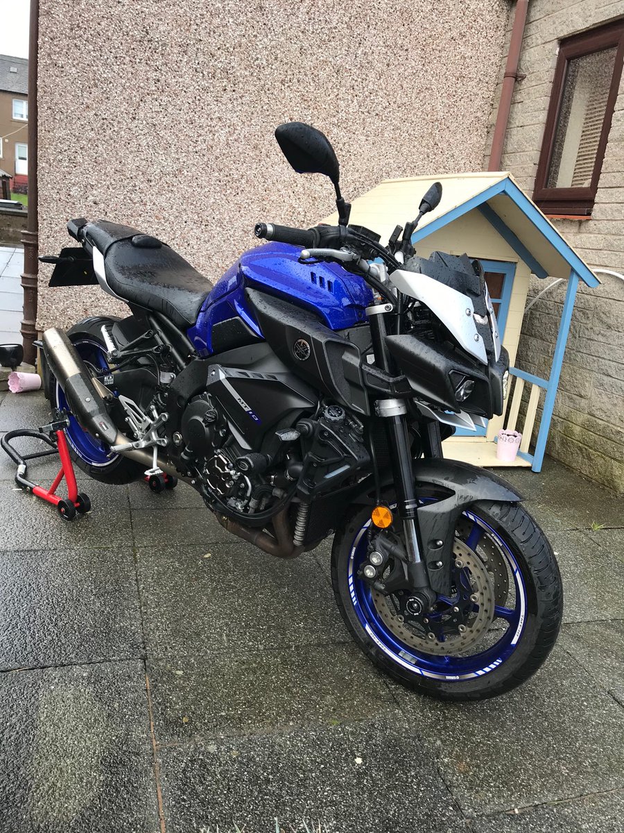 WeeTetley's tweet photo. Washed and lubed and by for the winter. Roll on Spring. #Yamaha #MT10 https://t.co/wbHhRXE2GA