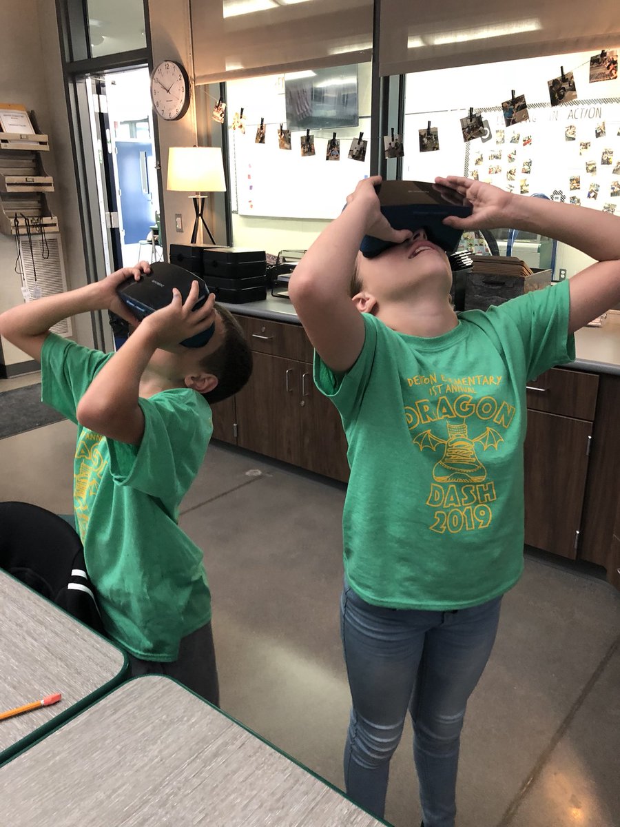 AlexHofer_'s tweet photo. We visited Mars on Friday! From a writing performance task that discussed Mars to an actual visit to the Red Planet! #GoogleExpedition! #DentonDragonsVisalia https://t.co/HmIfk9zFS8