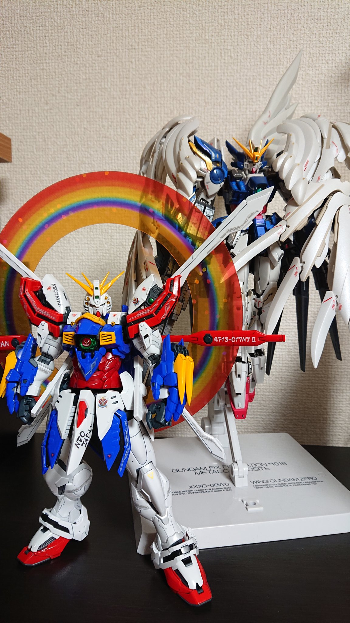 טוויטר 銀 בטוויטר ガンダム ガンプラ ゴッドのデカール貼り完了 このデカールはなんか陣羽織のデザインみたいでめっちゃ かっこいい 完成記念にゼロとも撮ってみる やっぱり平成初期アナザーガンダムはかっこいいな T Co Ut2s6uk9mm