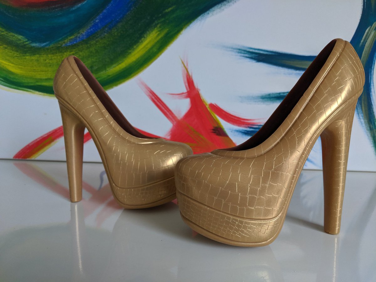 The power of high heels!  A unique chocolate gift for the woman who loves #shoes &amp; #chocolate #womaninbiz #HandmadeHour #HandmadeInUK #chocolateshoes azrachocolates.co.uk