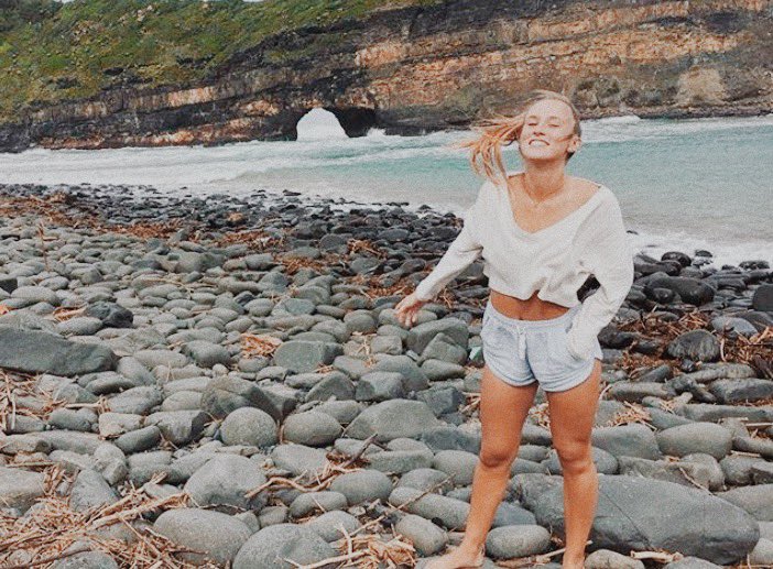 Wishing a super happy birthday to our amazing sister <a href="/hannaheatbanana/">Hannah Sarsony</a> !! We love you and hope you have the best day💛🤪