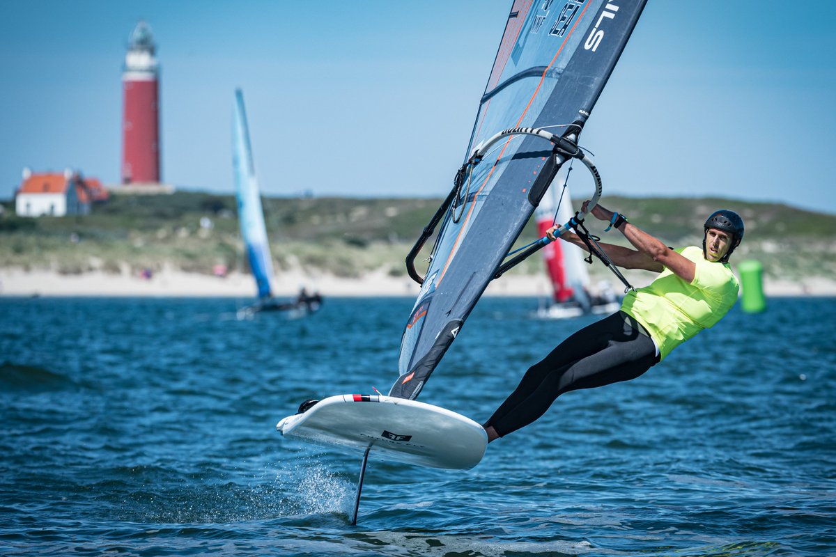 Dank je wel <a href="/lifeofdorian/">Dorian</a> dat je je zo enorm hebt ingezet voor de ontwikkeling van het windsurfen. Dat we gaan windfoilen op de Olympische Spelen in 2024 is een grote overwinning die je aan je erelijst mag toevoegen! (fotocredits: Laurens Morel / WAVES Festival) #loyaltothefoil