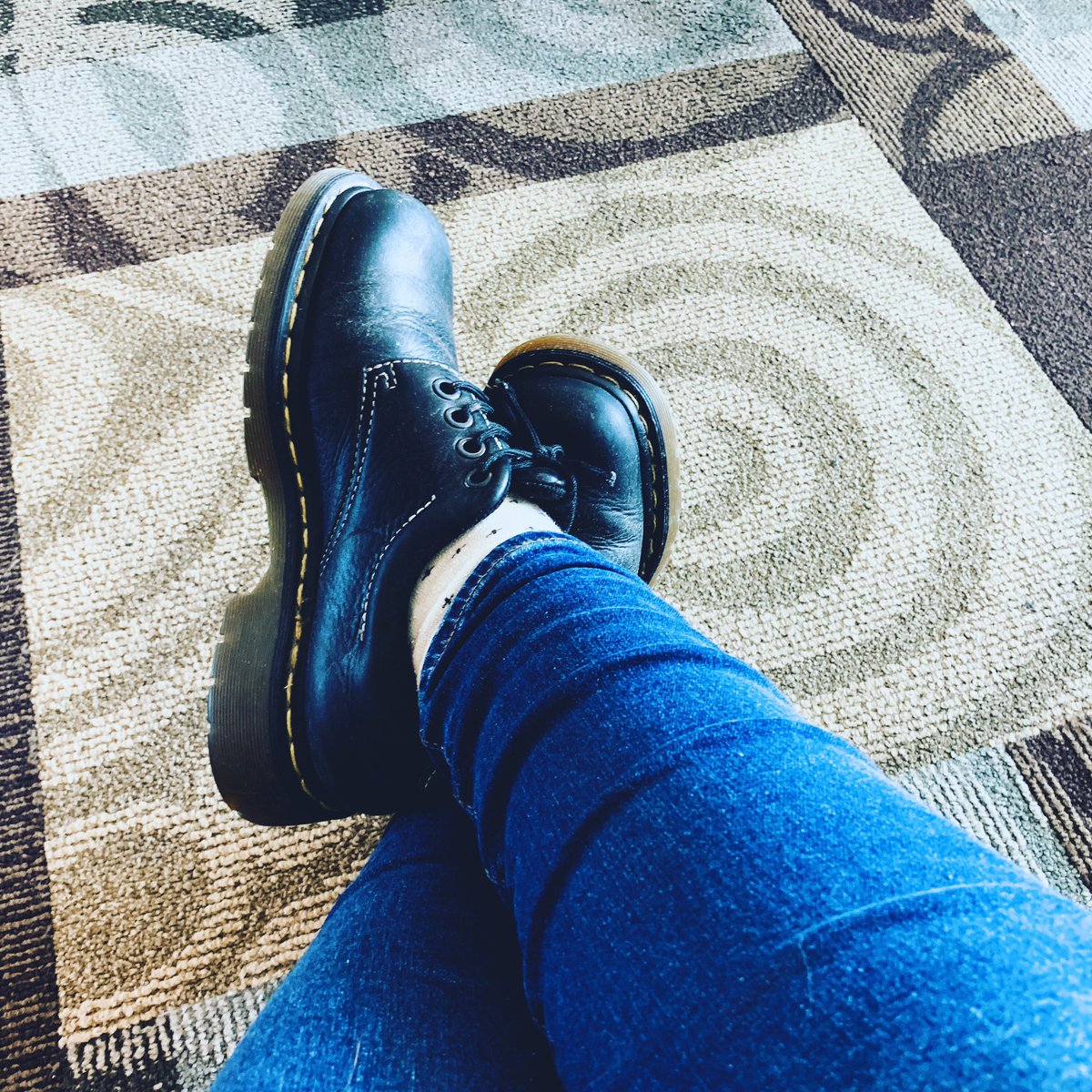 aehowardwrites's tweet photo. All ready for my flight to Syracuse to start the #rubywoopilgrimage #rubywoopilgrimage2019 #bnacarpet https://t.co/zBnh6vf4it