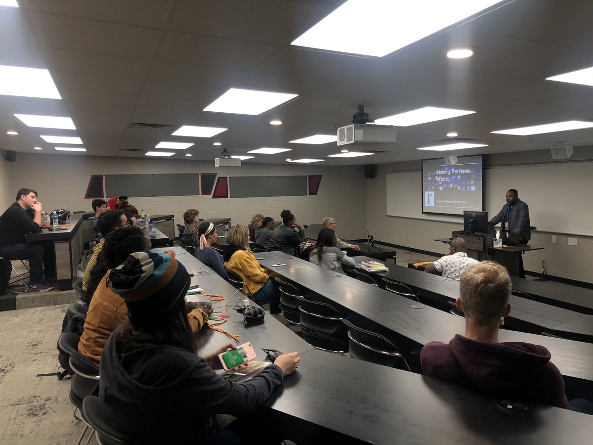 roundtableSAU's tweet photo. Breakout sessions have started! Alumni are presenting on their experiences working in the news, creating demo reels, acting and production in Atlanta. 

Don’t forget you can connect with all these alumni on the TOPI app! https://t.co/7LeKykO2Al