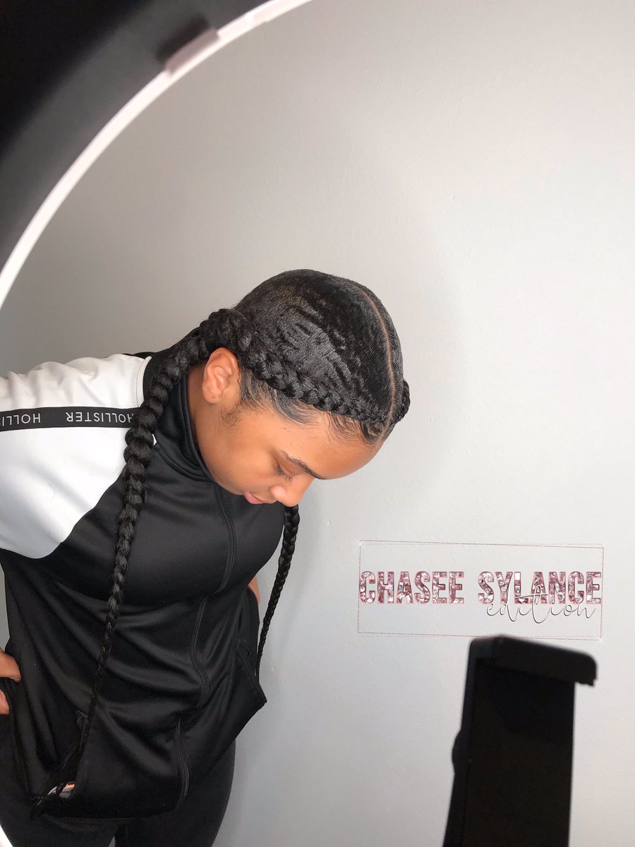 • 2 Feed-Ins x Extended 💕 .. simple &amp; sleek, style takes 45+ minutes 💕 • Appointments Available @chaseesedition or text (214)-970-1861 for booking 💕
•
•
•  #braids #pocohontasbraids #feedins #feedinbraids #boxbraids #twofeedins #longbraids #blondebraids
