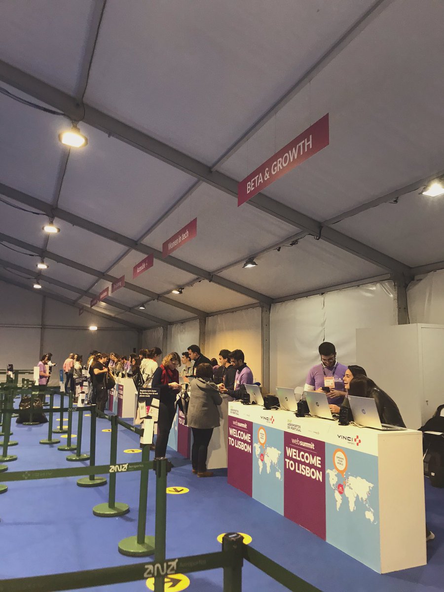 Safaaboubia's tweet image. We had the most wonderful bem vinda at Lisboa airport by the @WebSummit team &amp;amp; volunteers, we got our badges and lot of smile !
.
#miniapis team
#WebSummit19
