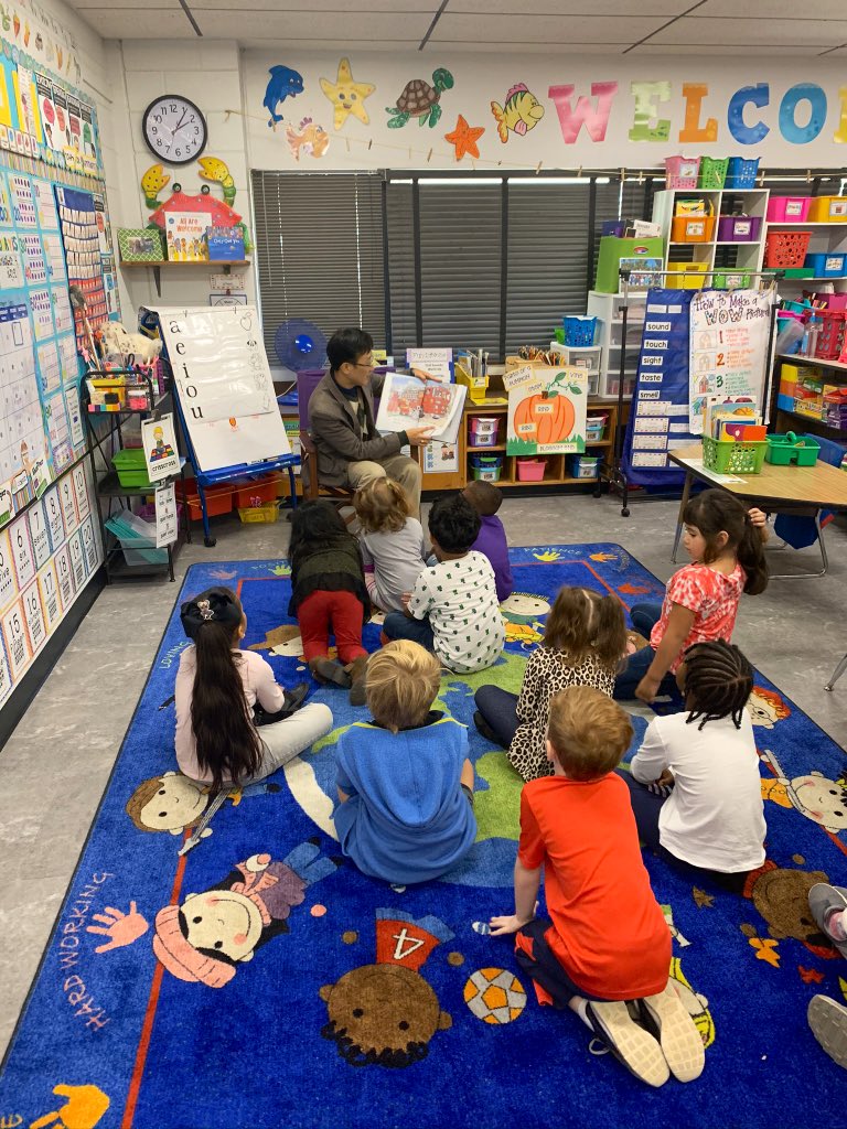 mrstannerkinder's tweet photo. We were so excited to have our first mystery reader on Friday!!! A huge thank you to Mina’s Dad, we loved having you join our class! https://t.co/msGi6HrIxV