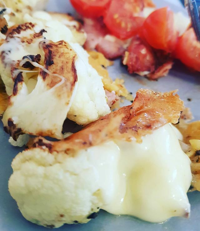 Nailboxjb's tweet photo. Hungry lol
#cauliflower #mozzarella #cherrytomatoes #bacon #soyummy #healthyme https://t.co/2f1cAi3CZR https://t.co/UsMrdN9ij7
