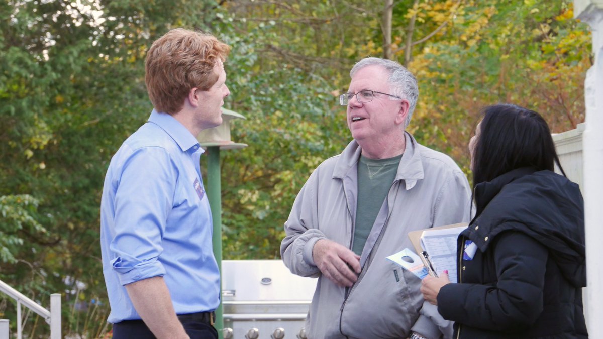 BorgesEstele's tweet photo. We're 2 days away! I'm so grateful to have Rep. @joekennedy on Team Borges. Thank you so much for your support and for helping us knock some doors today! #borgesformayor #mapoli https://t.co/nYPQvo6mqo