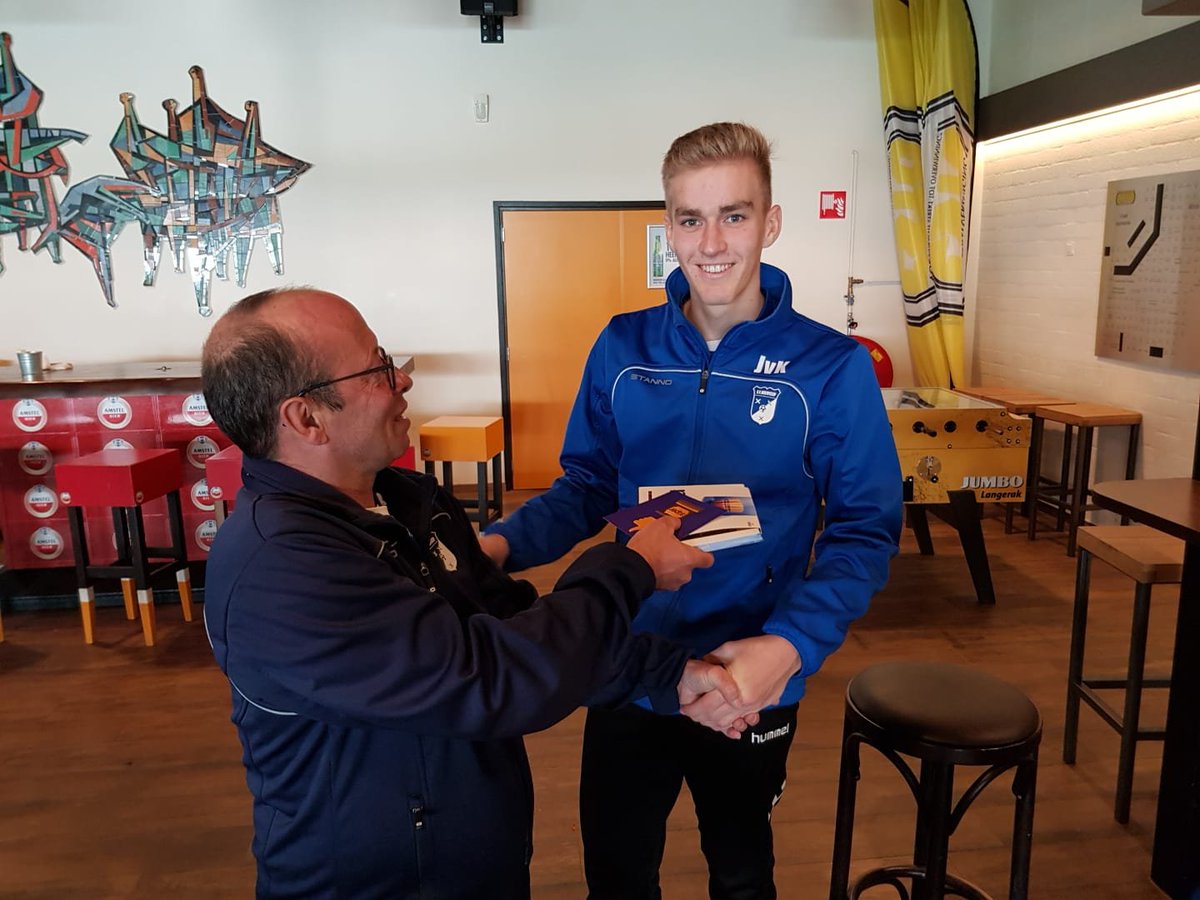 SVNieuwkoop's tweet photo. De JO19-2 haalde gisteren de dubbele cijfers op bezoek bij ESTO. Je leest het wedstrijdverslag via onderstaande link:
https://t.co/posVSYWI35 https://t.co/U9Z70AtsYf