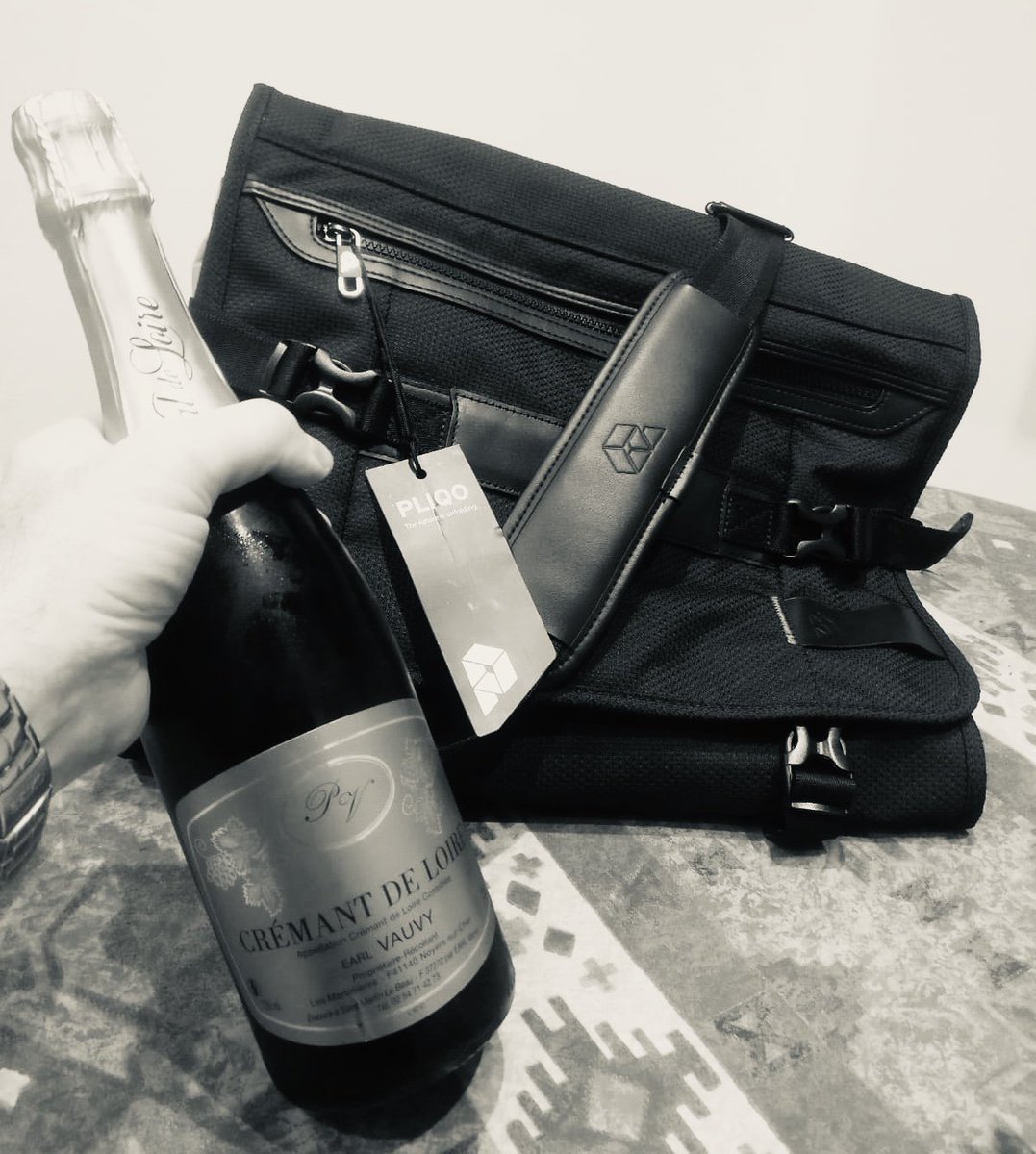 patricktatham's tweet photo. DELICIOUS! Sunday night wine from @grape_minds 
#pliqobag #travelsmart #suitcarrier https://t.co/PBUeOsx7EV
