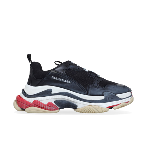 BalanciagaT's tweet image. Comfortable, Elegant and softly, this shoe is for you younger or older. Created with an association of old-school design and new design. 
Walk-run-fly-Triple S on harrods.com/en-gb/balencia…

#triples #dadshoe #Trendy