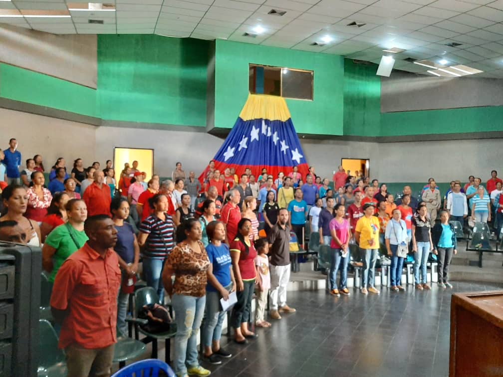 ErnestoLunaPsuv's tweet photo. El @PartidoPSUV #monagas desplegado en los municipios y parroquias, chequeando las tareas fundamentales del partido. Esta vez desde el aguerrido municipio Piar, donde pudimos presenciar los grandes avances de la #RAAPS y desde ya, construyendo las próximas victorias políticas. https://t.co/sniSAA4KuN