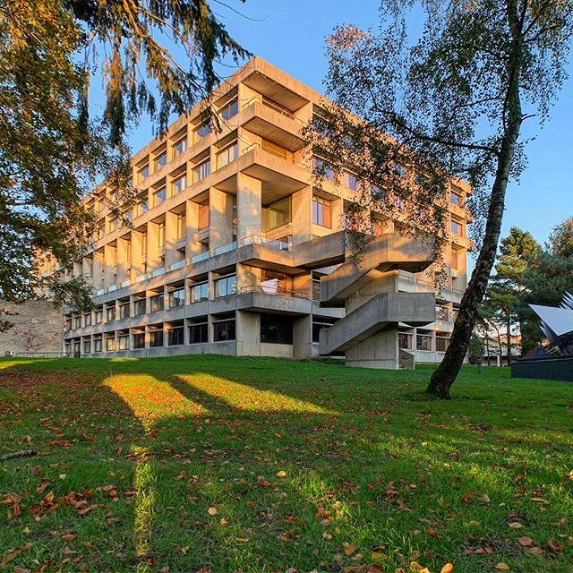 spaceplaystudio's tweet photo. UEA library building 👌
#brutalism #brutalismo #brutalismus #brutalisme #brutgroup #brutal_architecture #brutalistarchitecture #brutalist_architecture #brutalismarchitecture #brutalarchitecture #betonbrut #brutopia #brutopolis #coolbuildings #concretopia #concretearchitectur… https://t.co/CFl6BoSD14