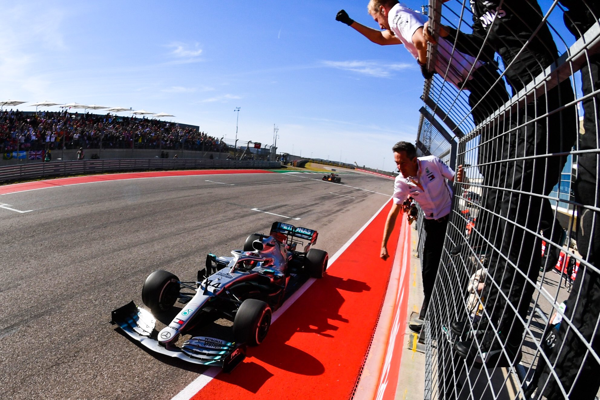 Bottas nyerte az Amerikai Nagydíjat, Hamilton hatodjára világbajnok