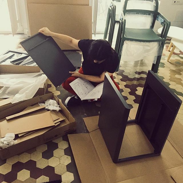 amandaaescala's tweet photo. En chandal y sentada en el suelo descifrando pictogramas 🗒. Esta foto describe muy bien mi fin de semana montando muebles de @ikeaspain 😳🛠 #elzulo ha pasado a ser el “Zulito bonito” casi de la noche a la mañana 💫
.
(Otro dia ya si eso, os contaré com… https://t.co/E3VttuWp9z https://t.co/IPM5xgpzy0