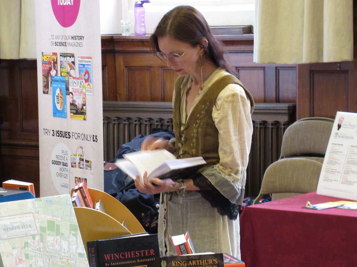 AugustaAtrox's tweet photo. One for the road -- checking out the competition @HistoryExtra in #Winchester earlier this afternoon. @uowclassics #HistoryWeekend #NeverTooManyBooks #RomanHistory @CMRR_Winchester @uowclassics https://t.co/BFpW3MEoU6