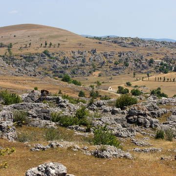 SPPEF's tweet photo. Bien #Unesco Causses et Cévennes : le gigantesque projet #photovoltaïque « #Solarzac » ajourné ! https://t.co/z4dVKV2jXI https://t.co/dMNcgt7lm9