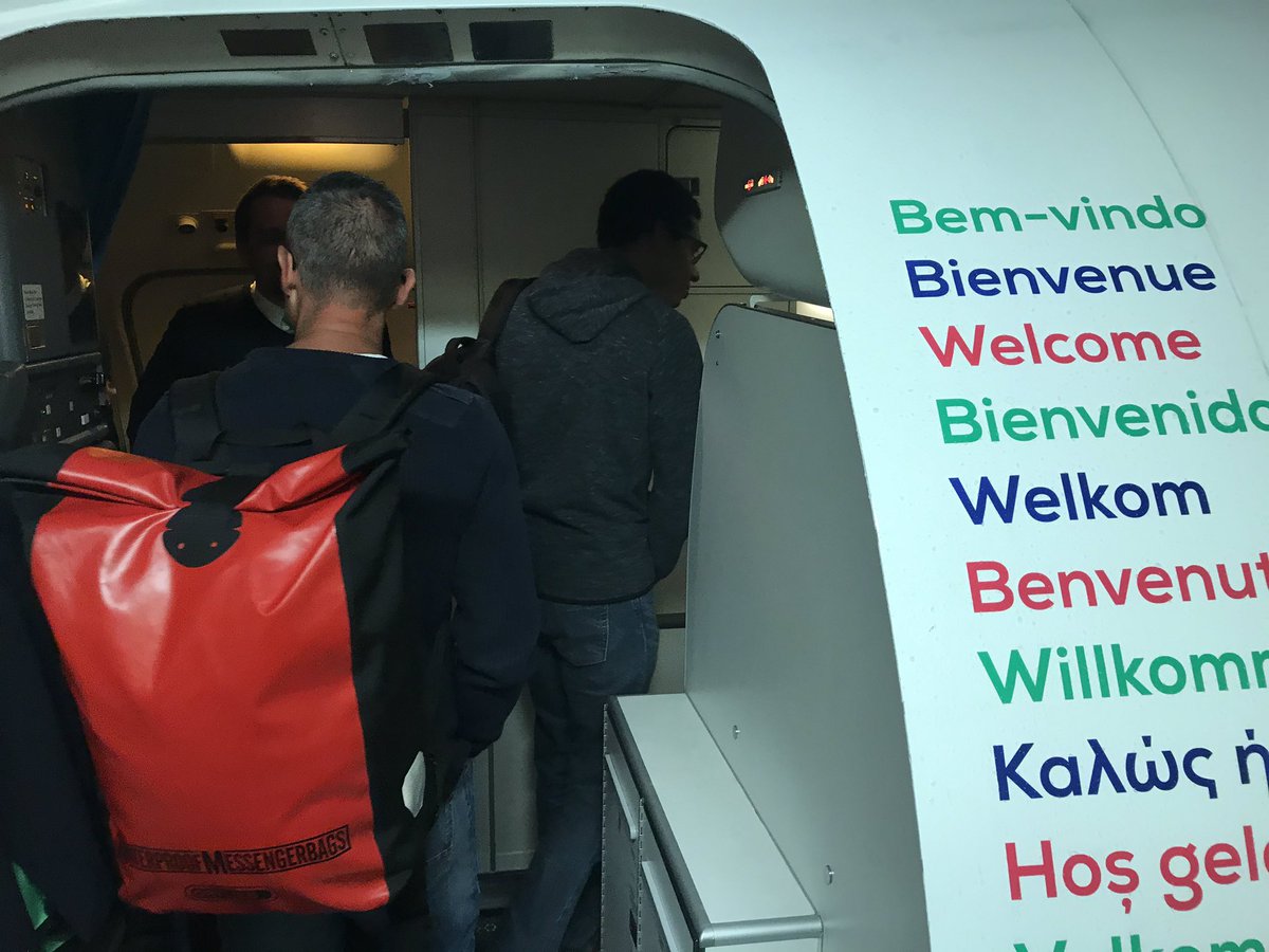 denithosting's tweet photo. Samen met een vliegtuig vol #VMware minnende techneuten aangekomen in #Barcalona. Voor #VMworldEurope #DenitWorldTour https://t.co/T3YQYraPki