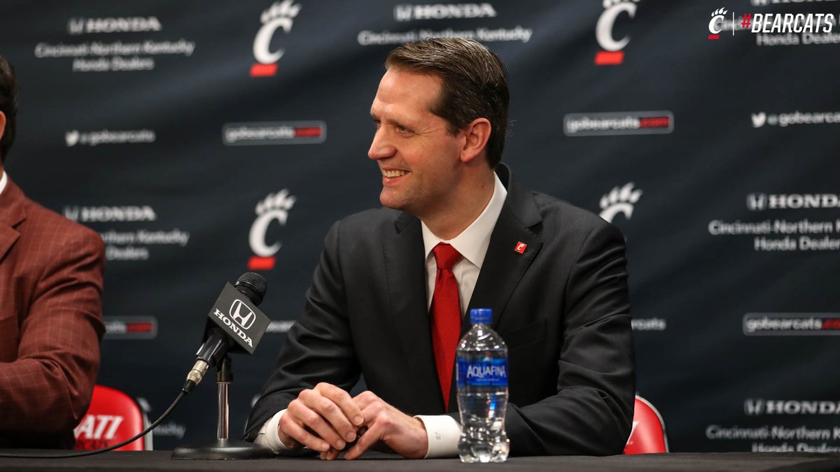 UnderdogPod's tweet image. Moving from the field to the court, this week our boys are sitting down with @coachbrannen, head coach for the University of Cincinnati Mens Basketball team. #UDP #UCBasketball #Bearcats

Available now on Spotify, Google, and Apple podcasts! 

Listen Now: smarturl.it/UnderdogPod