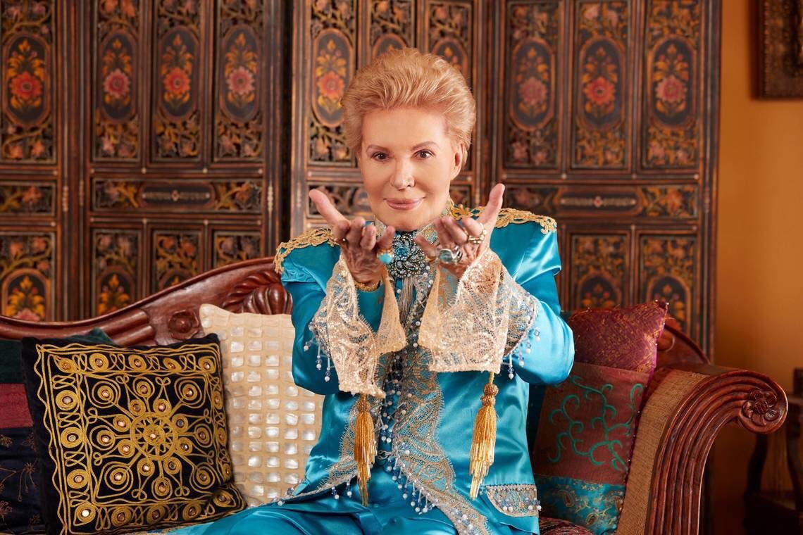 The house went silent and everyone must sit down and listen when #WalterMercado came on the TV. RIP, icon, y sobre todo con mucho y mucho ❤️ amor