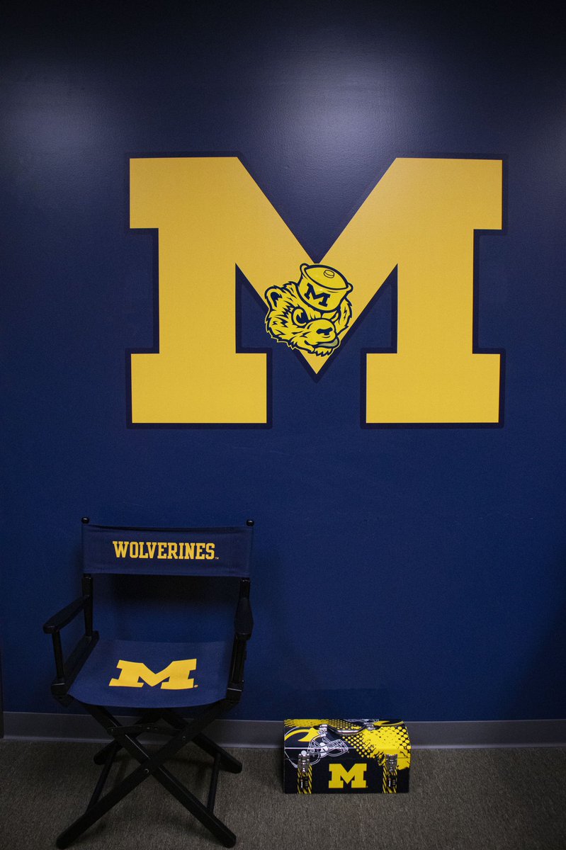 ChallengesEL's tweet image. Who will take a seat in the Blue room? That wolverine is looking hungry for some players!