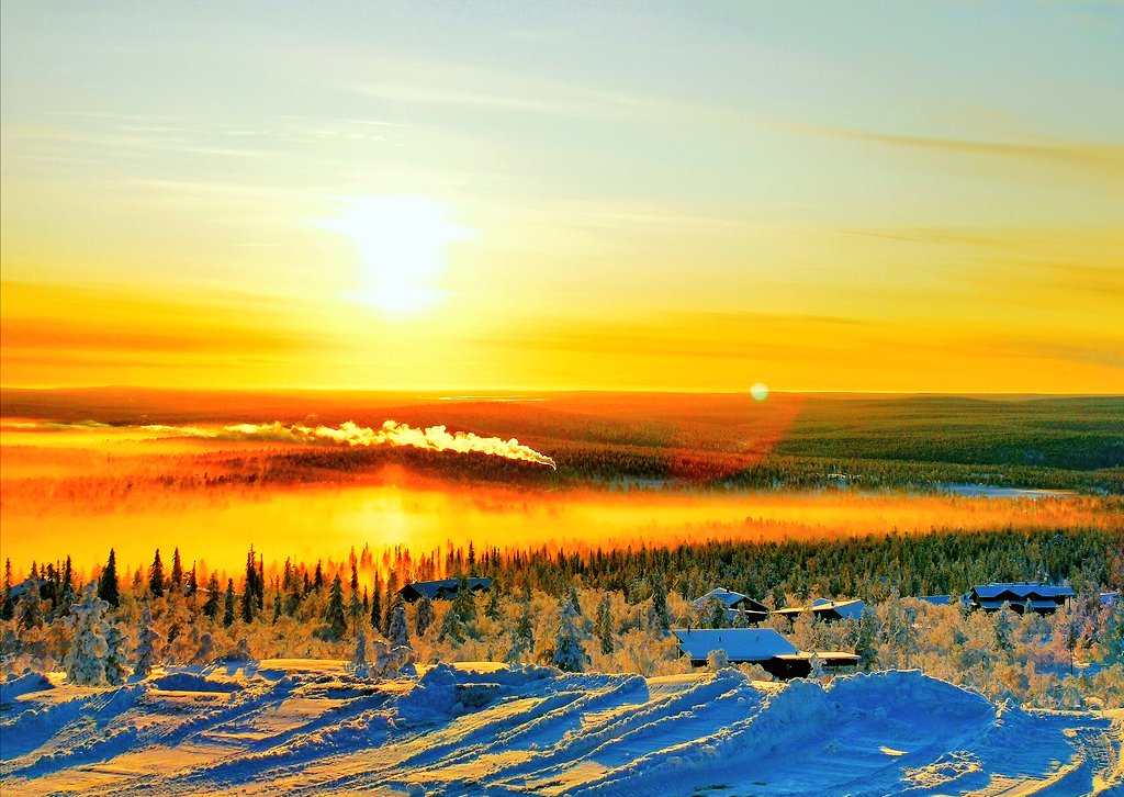 We absolutely adore  #SundaySunsets chats as our #sunsets &amp; #sunrises are adorable and we get to share them with you all!
On top of all that, mother nature pampers us all with #northernlights as well⛄ 
<a href="/_sundaysunsets_/">SundaySunsets</a> <a href="/always5star/">Always5Star</a> <a href="/RoarLoudTravel/">RoarLoud</a> <a href="/eatlivestay/">eatlivestay</a> <a href="/TravelBugsWorld/">Travel Bugs World ✈️🐞🌎</a>